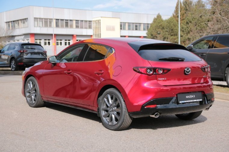 Mazda 3, 2,0 Skyactiv-X180k, barva červená