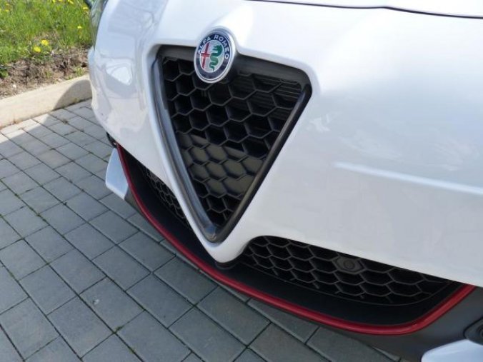 Alfa Romeo Giulietta, 1.4TBi 120PS Sport, barva bílá