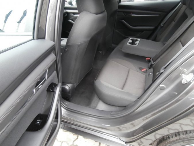 Mazda 3, Skyactiv G122, barva šedá