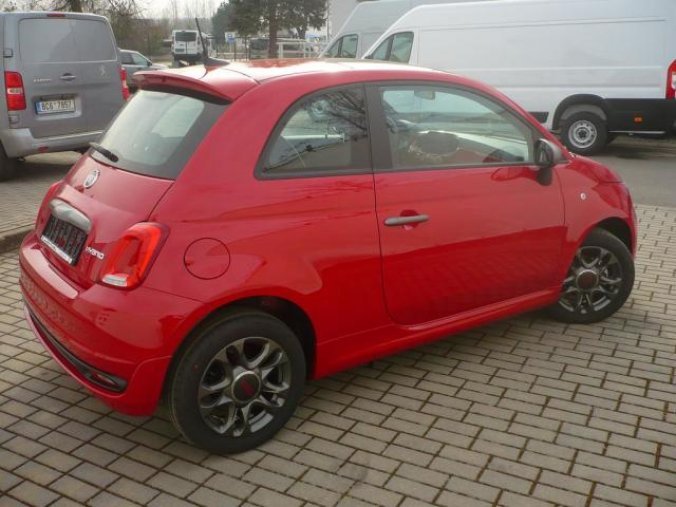 Fiat 500, 1.0 BSG 70k Sport, barva červená