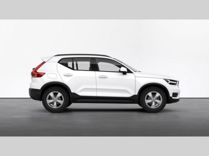 Volvo XC40, T3 1.5L 163 HP MOMENTUM CORE A, barva bílá