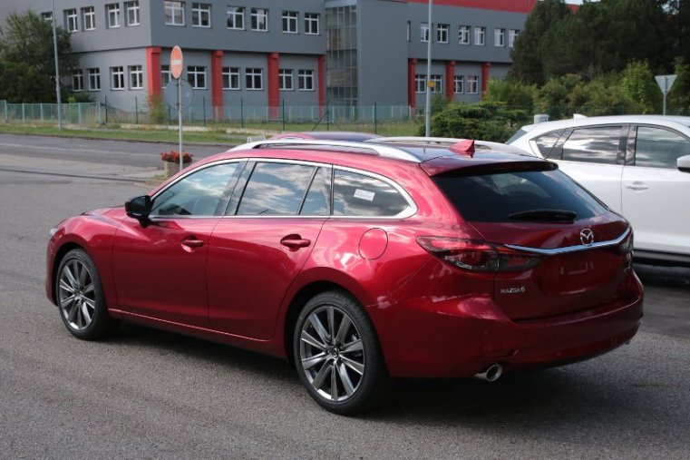 Mazda 6, 2,5 Skyactiv-G 194k, barva červená