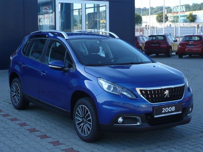 Peugeot 2008, ACTIVE 1,2PureTech 110k MAN5 + SENZORY + VÝHŘEV + AUTO AC, barva modrá