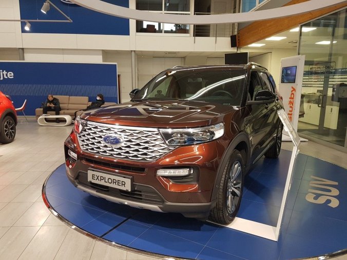 Ford Explorer, SUV, PLATINUM 5D 3,0 EcoBoost 336 kW / 457 k 10st. automatická, barva červená