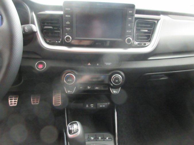 Kia Stonic, 1.4 CVVT PREMIUM, barva bílá