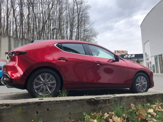 Mazda 3, 2.0i G 122K, barva červená