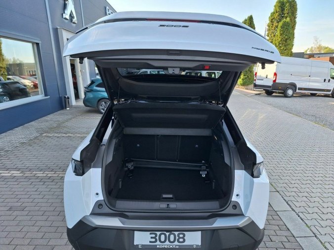 Peugeot 3008, Peugeot 3008 GT Hybrid 136 e-DCS6, barva bílá