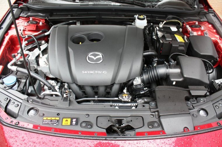 Mazda 3, SKYACTIV-G, barva červená