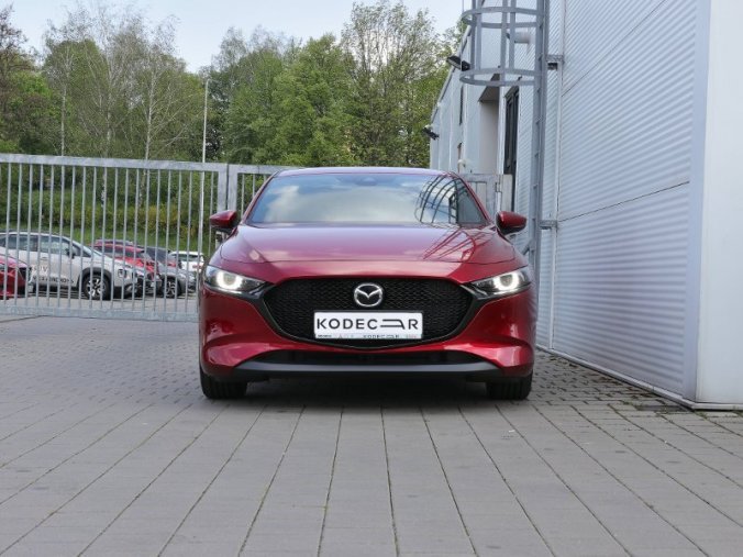 Mazda 3, Skyaktiv G122 PLUS /Safety/Sound/Style/Luxury, barva červená