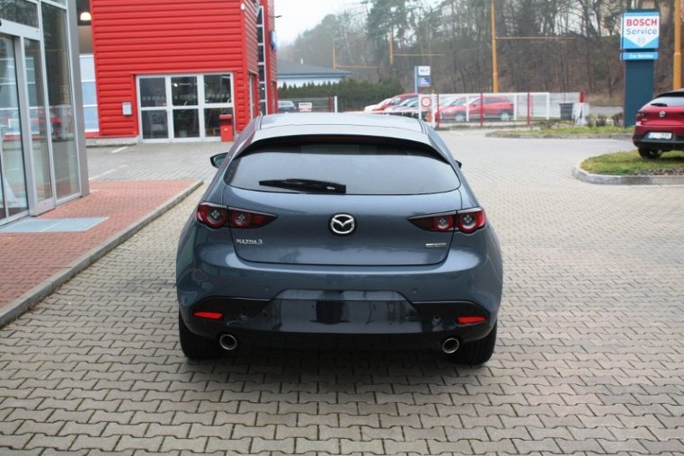 Mazda 3, SKYACTIV-X, barva šedá