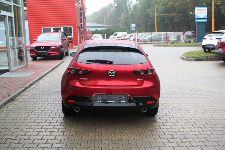 Mazda 3, SKYACTIV-X, barva červená