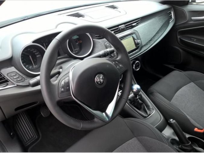 Alfa Romeo Giulietta, 1.4TBi 120PS Sport Edition, barva bílá