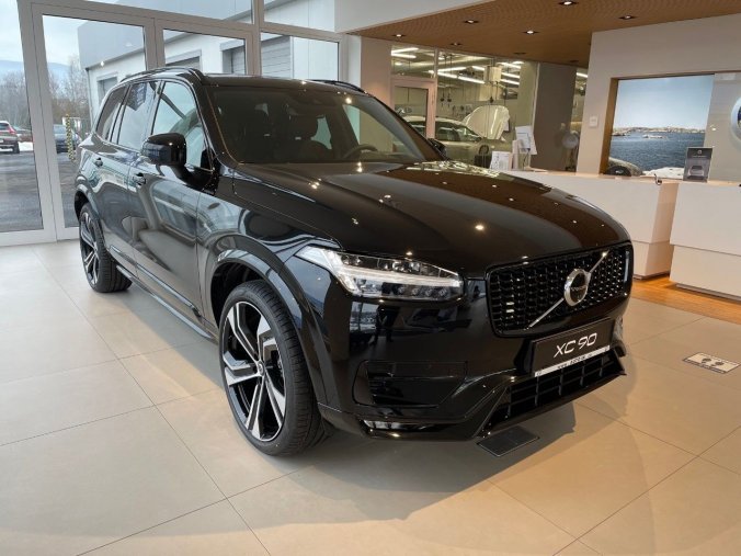 Volvo XC90, SUV, R-Design B5 Mild-Hybrid diesel, barva černá