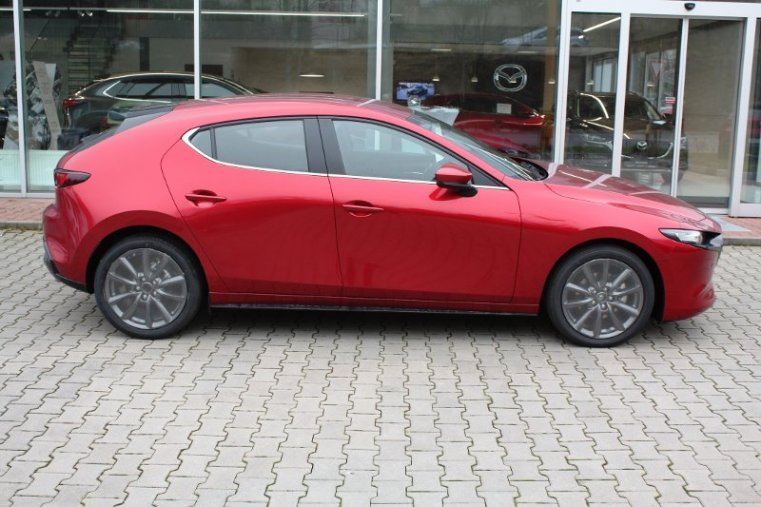 Mazda 3, SKYACTIV-G, barva červená