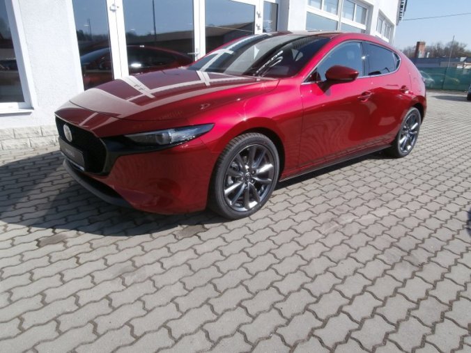 Mazda 3, Skyactiv G122, barva červená