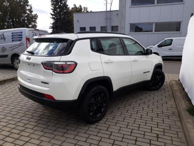 Jeep Compass, 1.3 130 PS NIGHT EAGLE skladem, barva bílá