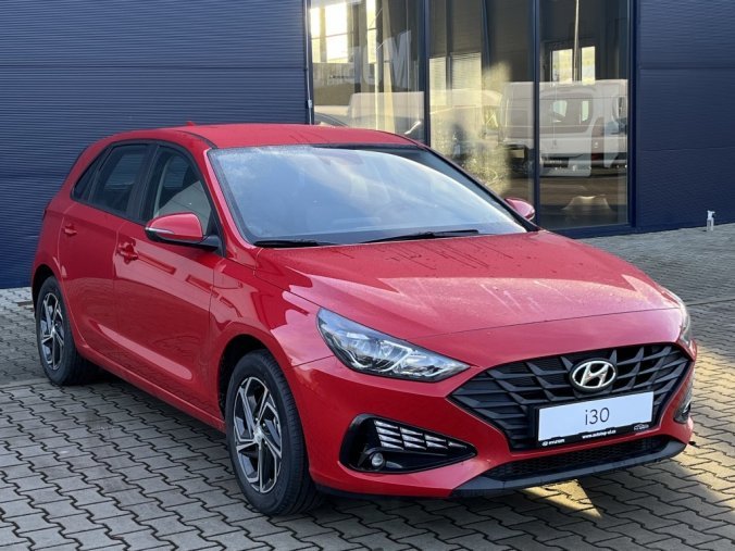 Hyundai i30, 1,5i CVVT 81 kW (95 NAT) 6 st. man, barva červená