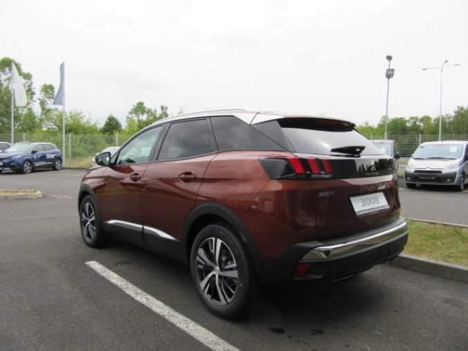 Peugeot 3008, ALLURE 1.2 PureTech 130k MAN6, barva hnědá