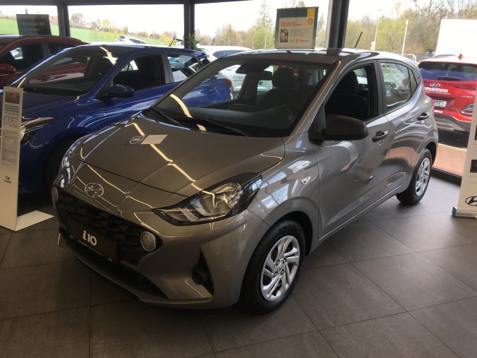 Hyundai i10, 1,0i 49 kW (95 NAT) 5 st. man, barva stříbrná