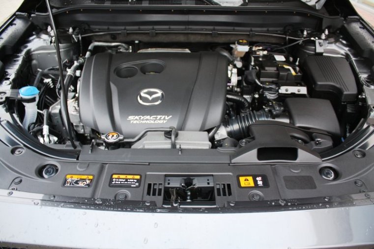 Mazda CX-5, SKYACTIV-G, barva šedá