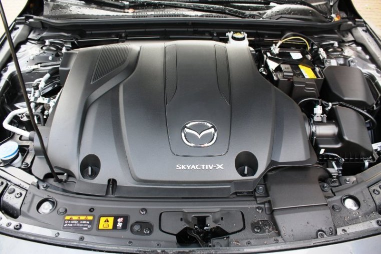 Mazda 3, SKYACTIV-G, barva šedá