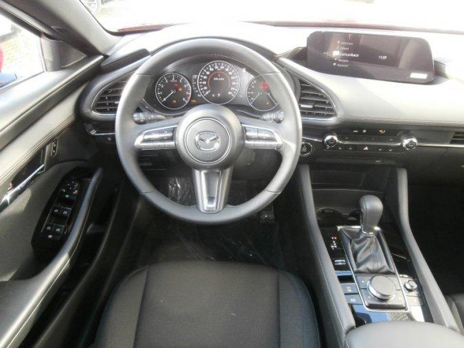 Mazda 3, Skyactiv GT 180, barva červená