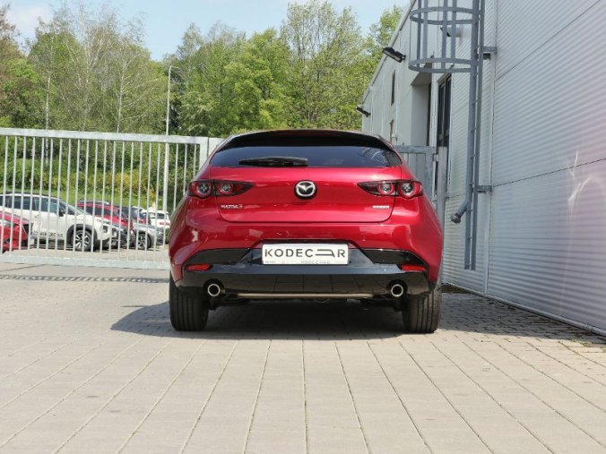 Mazda 3, Skyaktiv G122 PLUS /Safety/Sound/Style/Luxury, barva červená