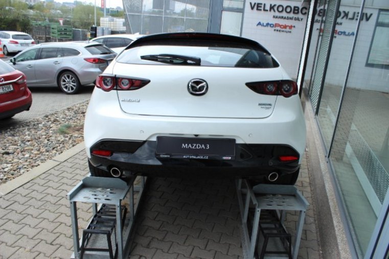 Mazda 3, 2,0 122G, barva bílá