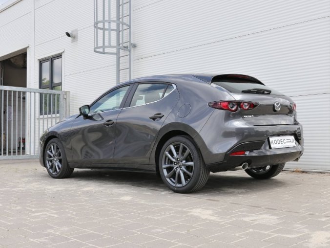 Mazda 3, Skyaktiv G122 MAN Plus, barva šedá