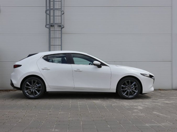 Mazda 3, Skyaktiv G122 MAN Plus, barva bílá