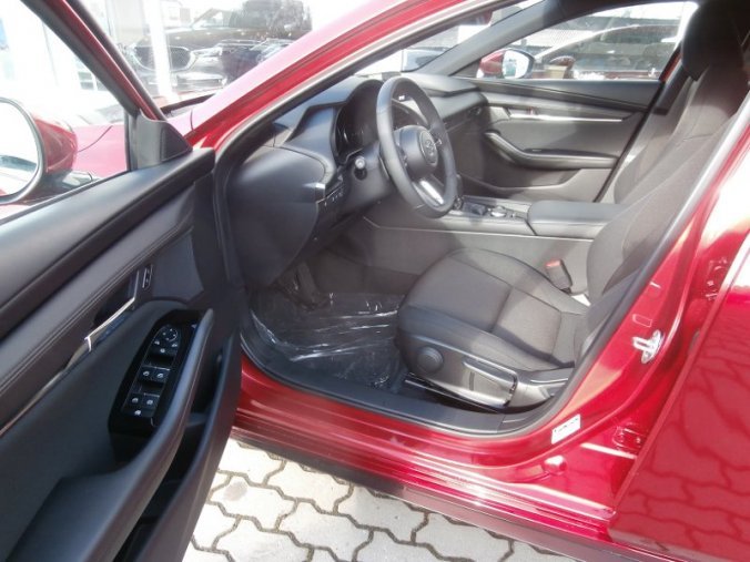 Mazda 3, Skyactiv GT 180, barva červená