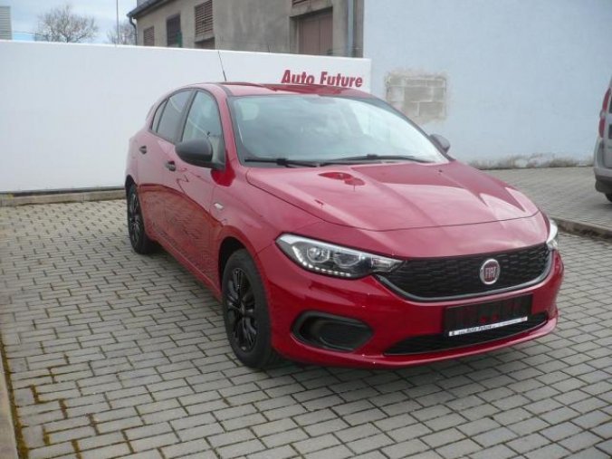 Fiat Tipo, HB 1.4 95k Street Italia, barva červená