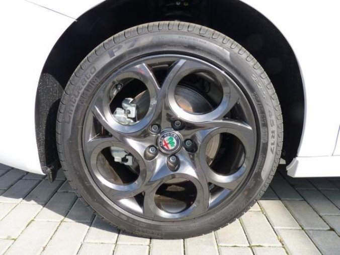 Alfa Romeo Giulietta, 1.4TBi 120PS Sport, barva bílá