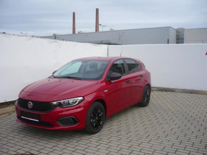 Fiat Tipo, HB 1.4 95k Street Italia, barva červená