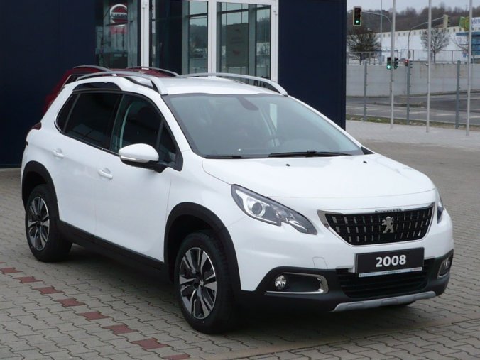 Peugeot 2008, ALLURE 1,2PureTech 130k MAN6 + VÝHŘEV SEDADEL, barva bílá