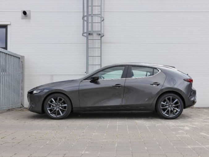 Mazda 3, Skyaktiv G122 MAN Plus, barva šedá