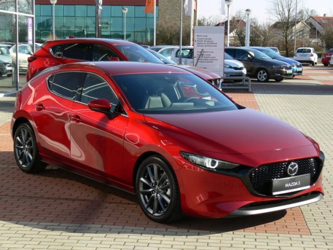 Mazda 3, 2.0 Skyactiv G122 A/T, barva červená