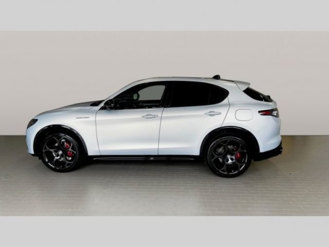 Alfa Romeo Stelvio, 2.0 Turbo 280k Q4 COMPETIZIONE, barva šedá