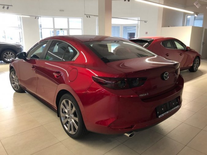 Mazda 3, 2.0i G 122K, barva červená