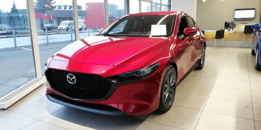 Mazda 3, SkyActive G122koní, barva červená