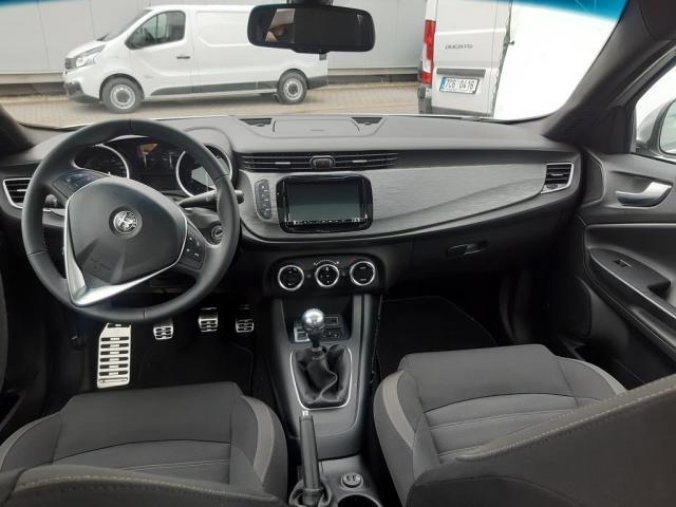 Alfa Romeo Giulietta, 1.4TBi 120PS Ti, barva stříbrná