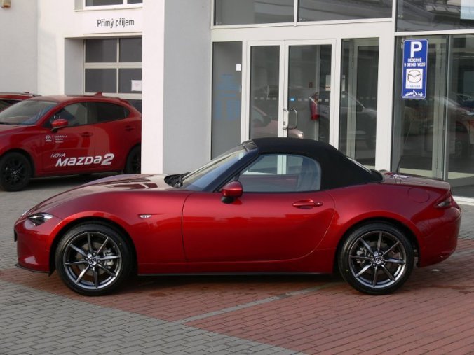 Mazda MX-5, 2.0 Skyactiv G184 + NAVI, barva červená