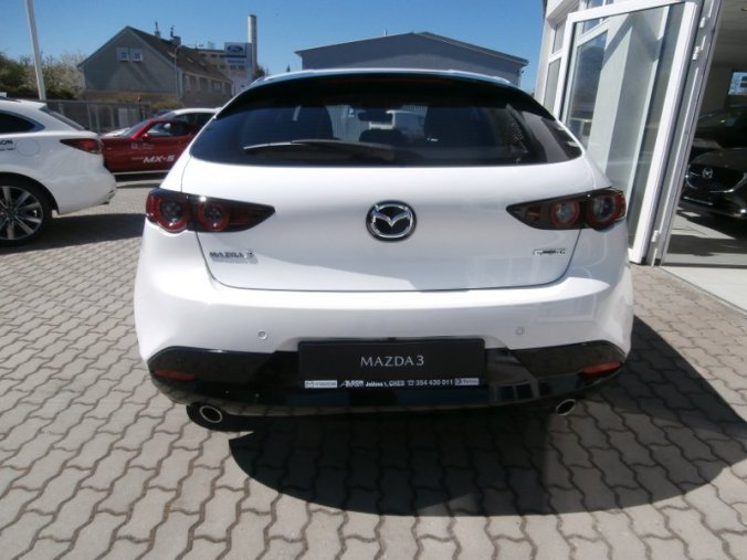 Mazda 3, Skyactiv G122, barva bílá