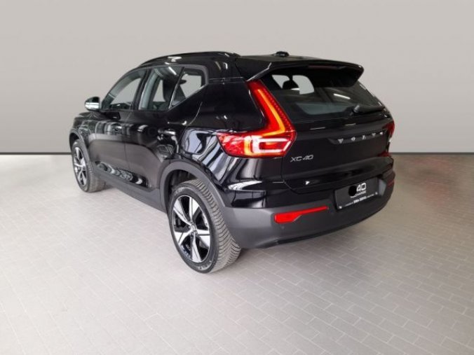 Volvo XC40, BEV FWD RECHARGE CORE, barva černá