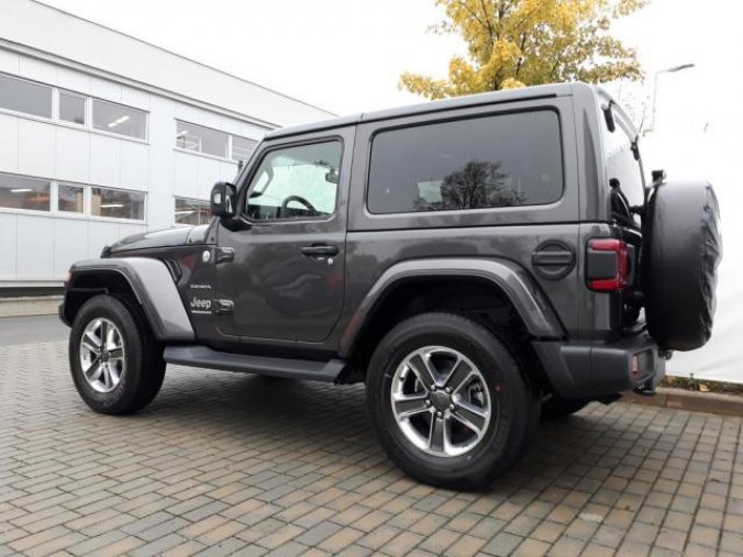 Jeep Wrangler, 2,0T 270 PS Sahara, barva šedá