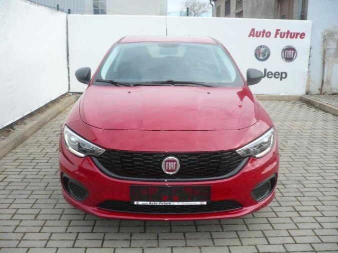 Fiat Tipo, HB 1.4 95k Street Italia, barva červená