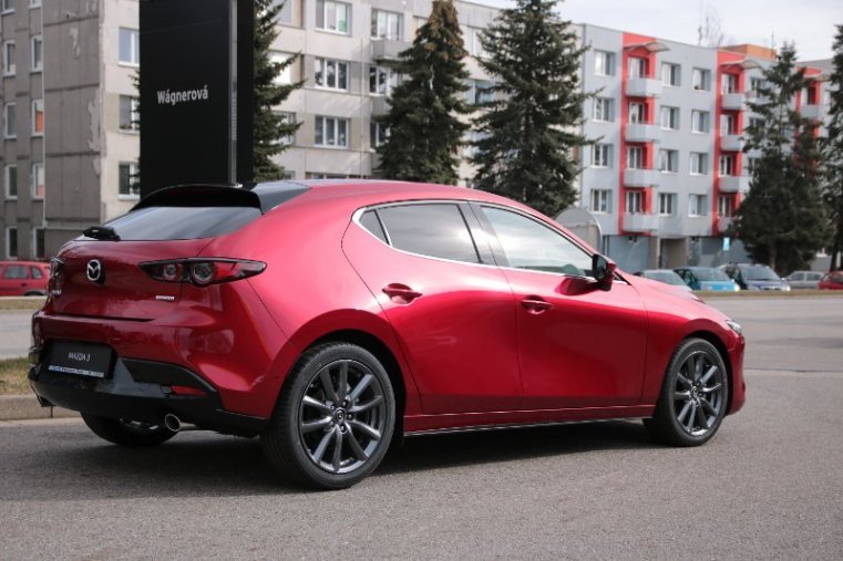 Mazda 3, 2,0 Skyactiv-X180k, barva červená