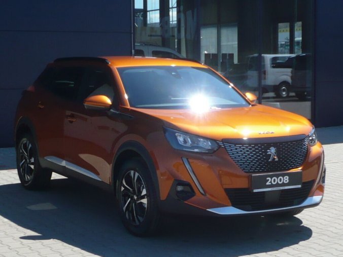 Peugeot 2008, ALLURE PACK 1,2PureTech 130k EAT8+NAVI+VÝHŘEV 7/2021, barva oranžová